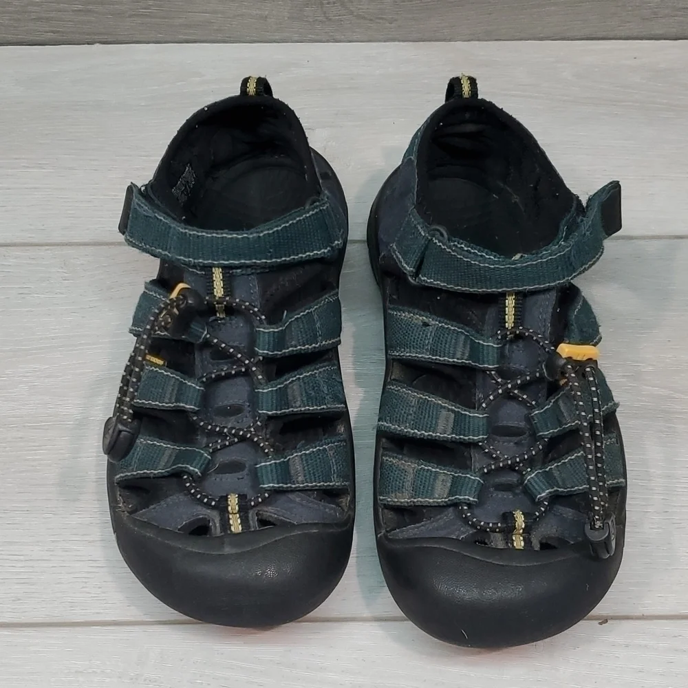 Keen Outdoor Big Kids Youth Sandals Shoes Waterproof Hiking Comfort sz 3